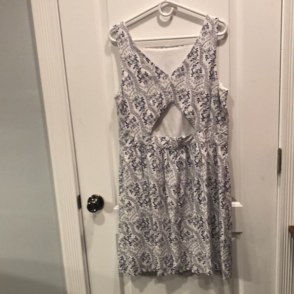 LOFT white with blue flowers. New with tag - Picture 2 of 4